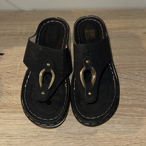 Women’s Wedge Flip Flop Sandals - Picture 7 of 13